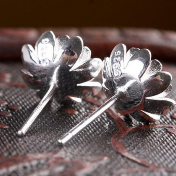 NEW 925 Sterling Silver Lotus Flower Stud Earrings - Picture 7 of 8